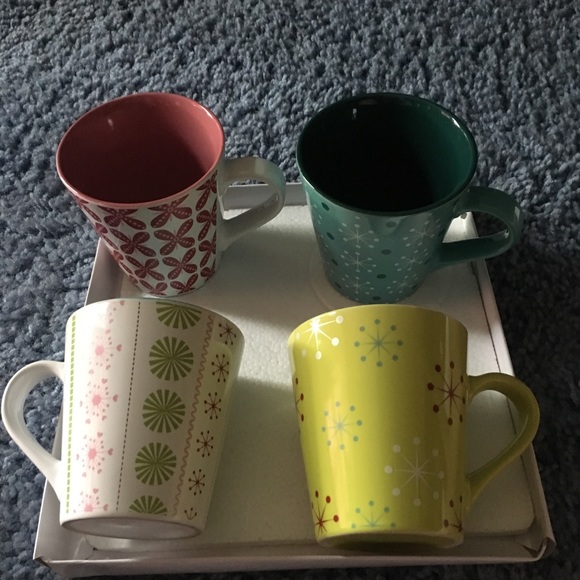 Xmas Mugs Set of 4 Brand New in Gift Box - Picture 2 of 4